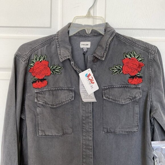 Sneak Peek Medium Gray Cargo Shacket Button Up Top Roses Patches Pockets NWT - Picture 2 of 8